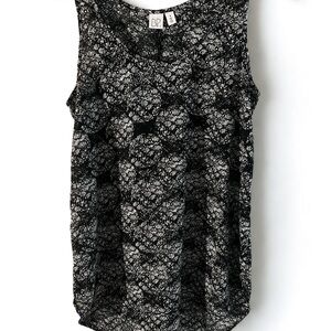 BP. Sleeveless Scoop Neck High-Low Tank – Black/White Abstract Floral (Size S)